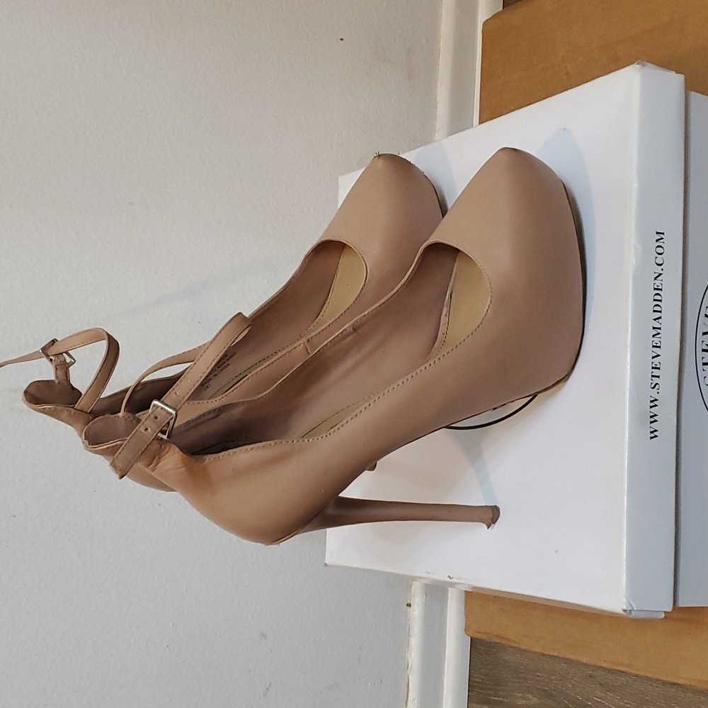 STEVE MADDEN- Platform Tan Blush Heels *size 9.0*